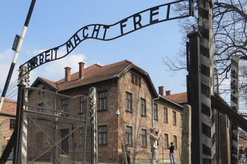 Auschwitz-Birkenau: Muistomerkin pääsylippu opastetulla kierroksella