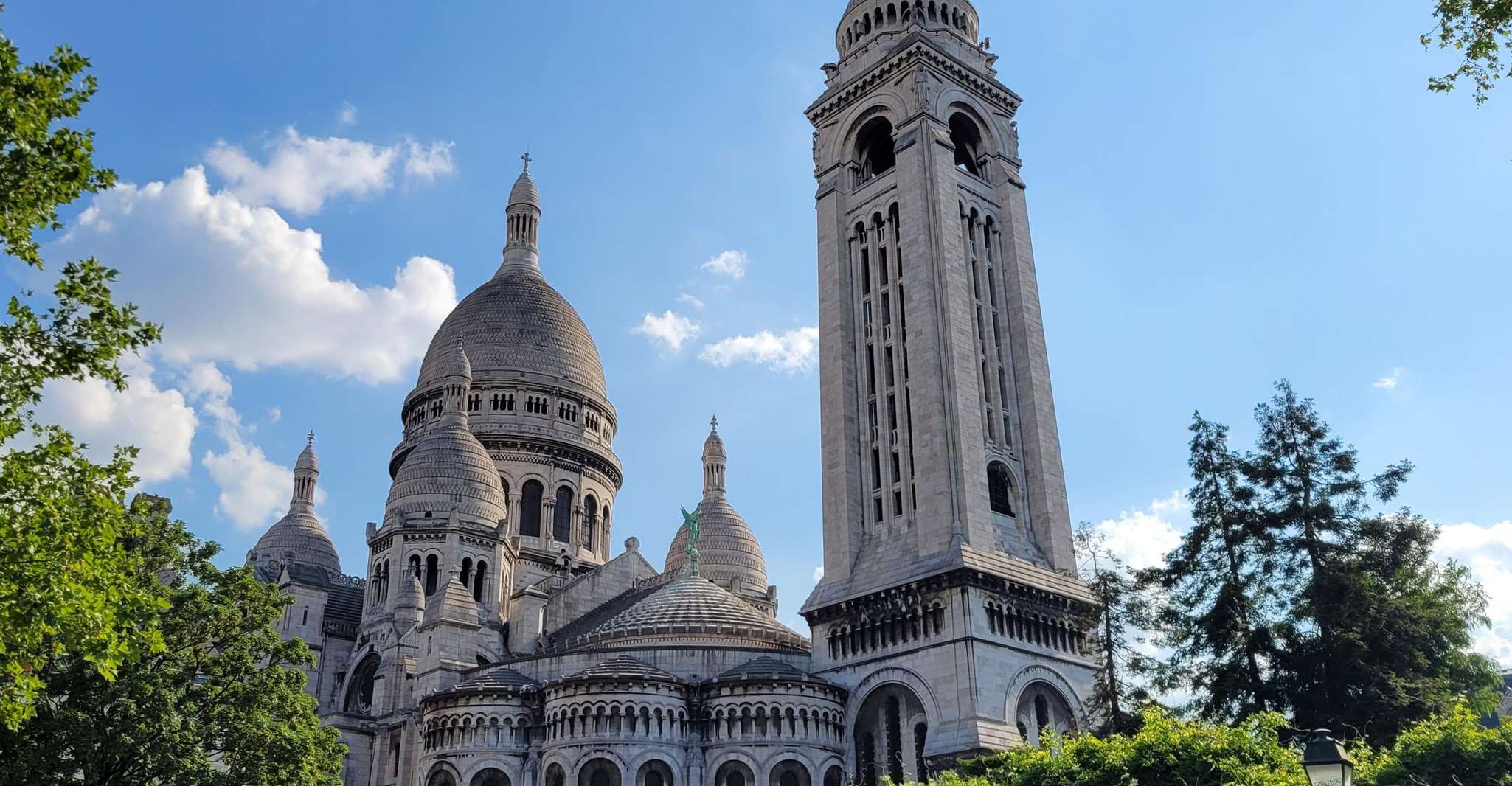 Walking tour through Montmartre to Sacré Coeur