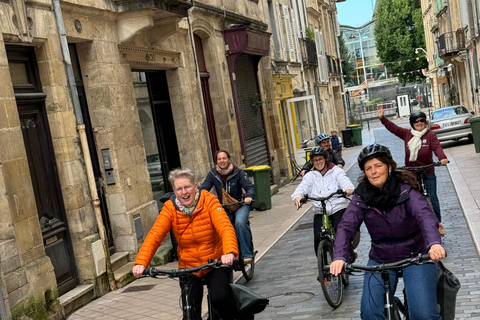 The Best of Bordeaux: E-Bike Tour with Pétanque & Appetizers