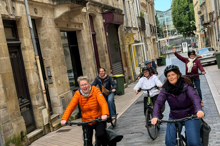 The Best of Bordeaux: E-Bike Tour with Pétanque & Appetizers