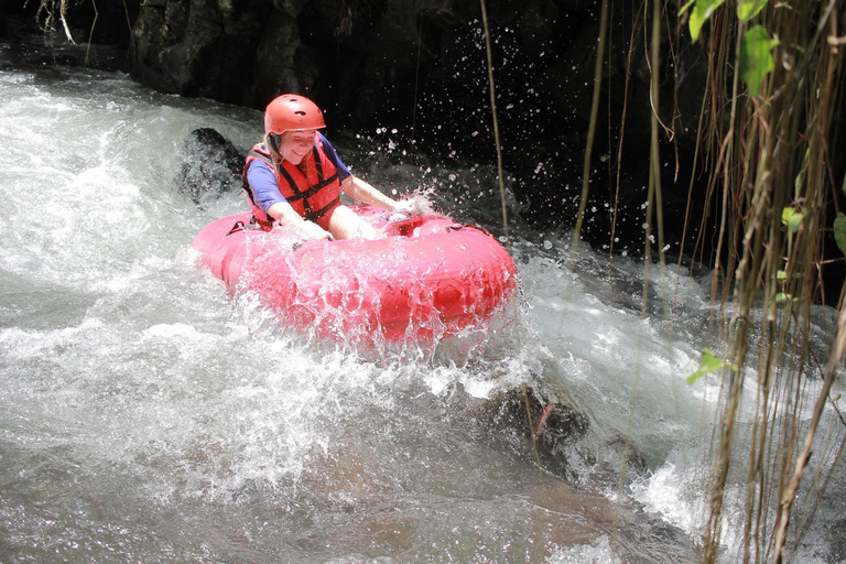 Ubud: Pakerisan Jungle River Tubing Abenteuer mit MittagessenTubing-Abenteuer mit Treffpunkt
