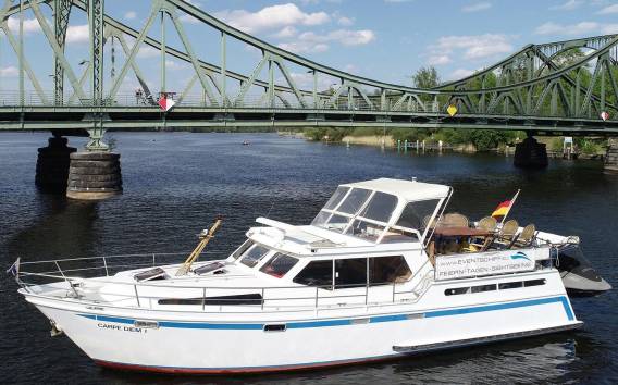 Potsdam: Seerundfahrt mit privater Yacht - Schlösser & Natur