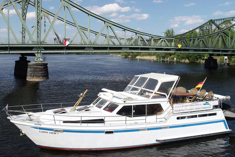 Potsdam: Crociera in barca - Laghi di Berlino - Castelli e naturaPotsdam: crociera in yacht - laghi di Berlino - castelli e natura