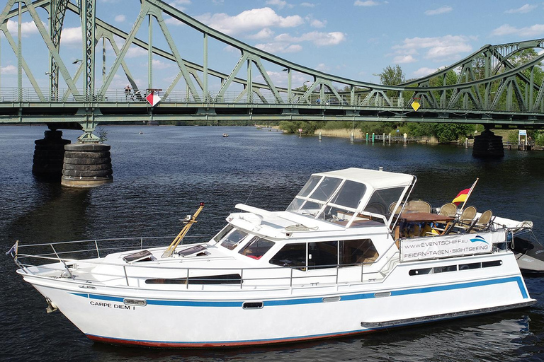 Poczdam: Rejs jachtem - Jeziora Berlińskie - Zamki i przyrodaPotsdam: rejs jachtem – jeziora Berlina – zamki i przyroda