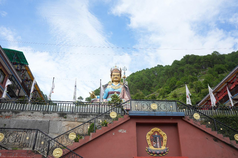 Katmandu: Wycieczka do klasztoru Pharping (jaskinia Asura i Yangleshö)