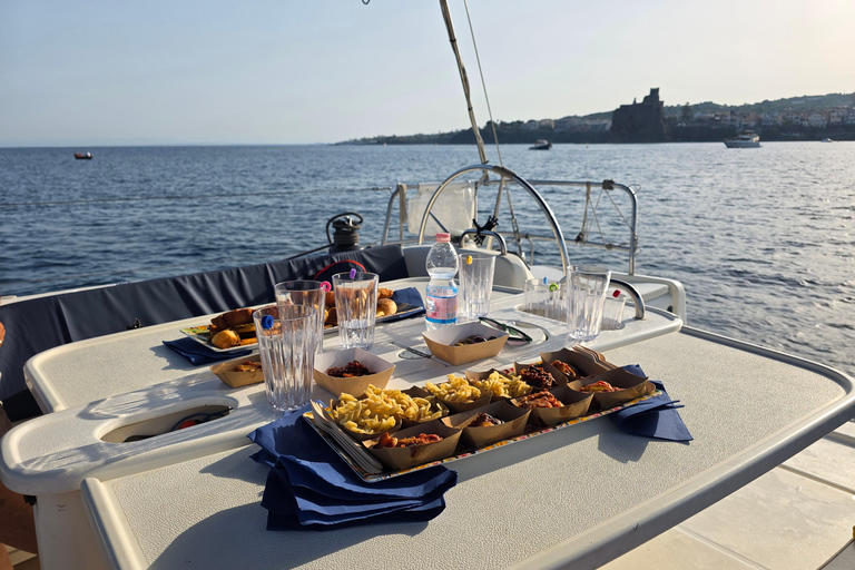 Catane : Excursion en voilier avec brunch et pause baignade (4 h)