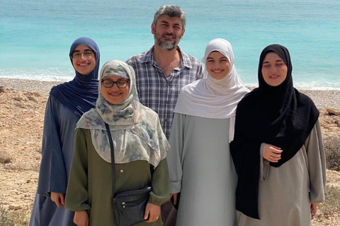 Muscat: Wadi Tiwi, Mibam, Frankincense Tree & Beach Tour