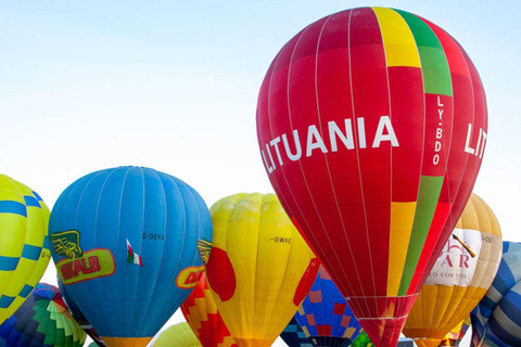 تجربة منطاد الهواء الساخن: مغامرة جوية بصحبة مرشد في قطر