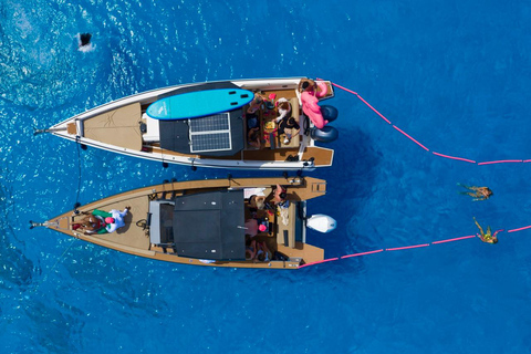 Ayia Napa/Protaras: Yacht Tour to Turtle Bay and Blue Lagoon Transfer from Ayia Napa or Protaras (included)
