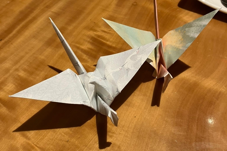 Taller de Origami impartido por un lugareño de Tokio para todos los viajeros