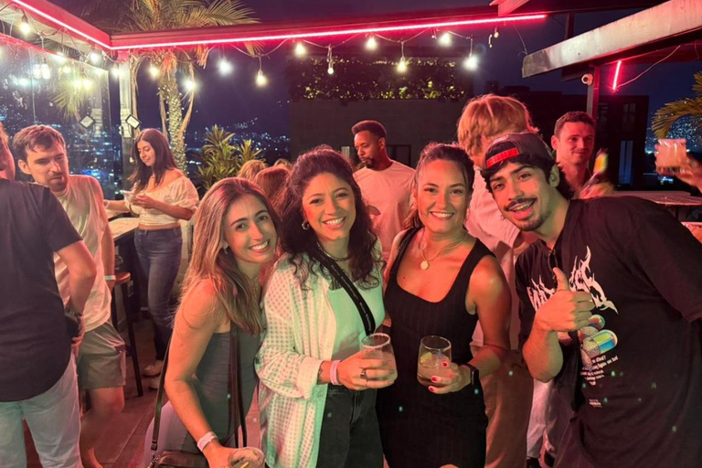 Barcelona: Pubcrawl with VIP Entry to Rooftops and Nightclub