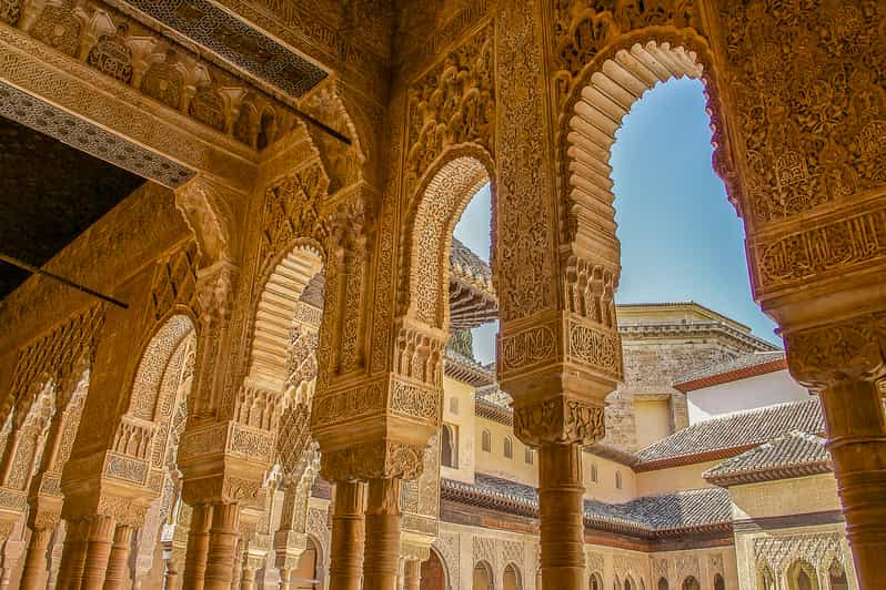 Alhambra: Tour Con Visita Ai Palazzi Dei Nasridi | GetYourGuide