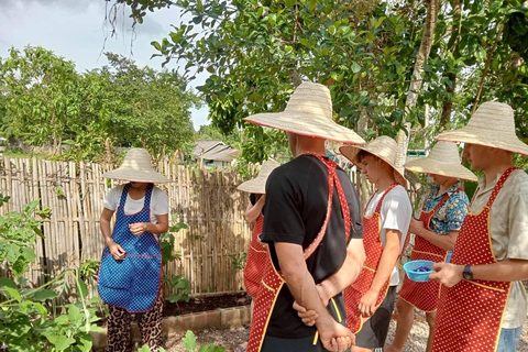 Aonang: Thaise kookles met markt- en moestuintourAonang: Thaise kookles met markt- en keukentuintour