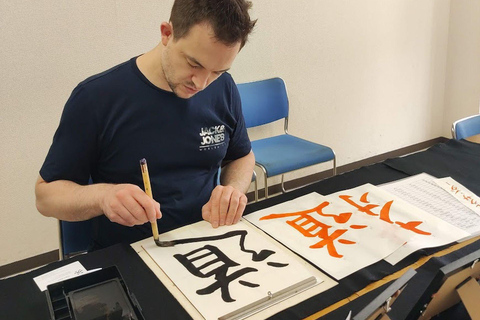 Tokyo: Private Japanese Calligraphy Class with Souvenir