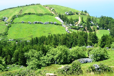 Excursión de un día a Sete Cidades Azores en 4x4 desde Ponta DelgadaTour privado de 4x4 días a Sete Cidades Azores