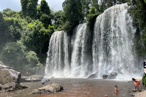 De Siem Reap: Visita guiada a Banteay Srei e à cascata de Kulen