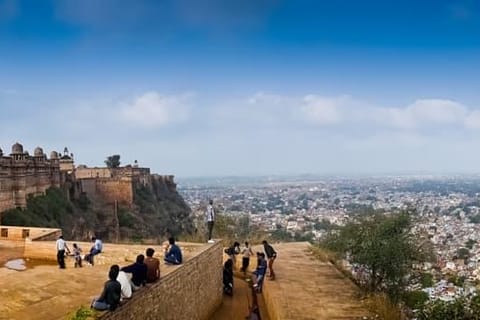 From Gwalior: 3-Day Gwalior and Orchha Private Tour