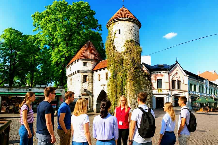 Rundgang durch die Altstadt von Tallinn: Vom mittelalterlichen zum digitalen Estland. Foto: GetYourGuide Rundgang durch die Altstadt von Tallinn: Vom mittelalterlichen zum digitalen Estland. Foto: GetYourGuide