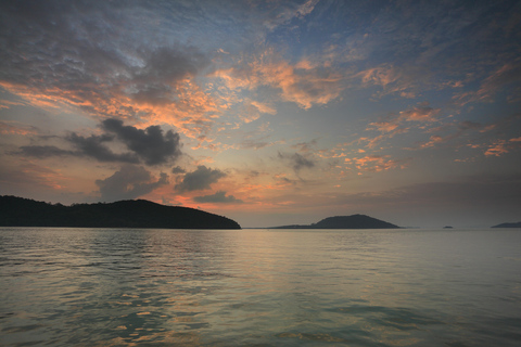 Phuket: Combinación de Sol y Puesta de Sol con Snorkel y Natación