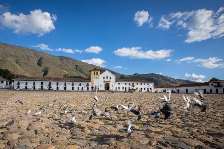 Von Bogota: Tour nach Villa de Leyva, Ráquira, Casa Terracota und Pozos Azules