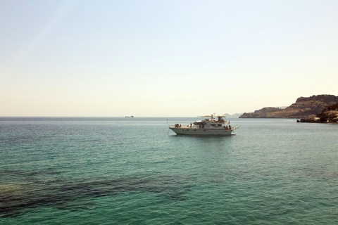 Kolympia : croisière d&#039;une journée en yacht avec transfert, repas et boissons