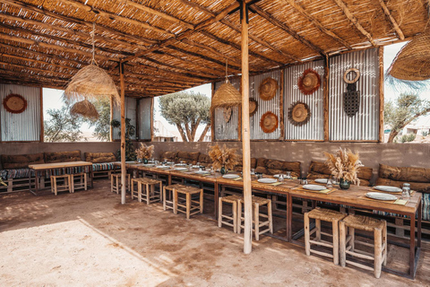 Marrakech: Agafay Desert Inara Camp Passe de um dia na piscina com almoço