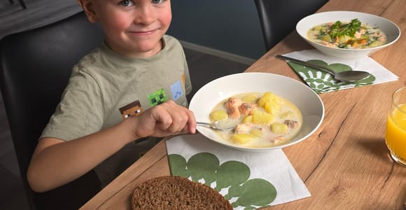 Rovaniemi: Salmon Cooking Class and Dinner with the Local