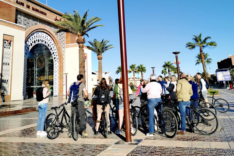 Marrakech: Guided Bike Tour with a local Guide