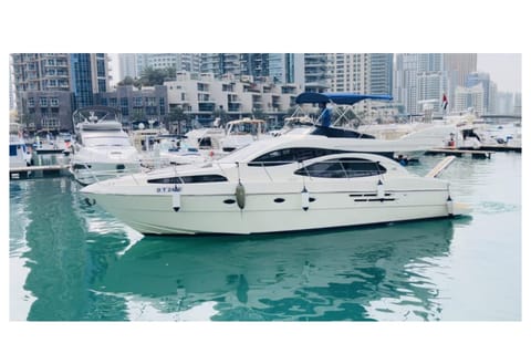 50-Foot Luxury Yacht in Dubai Marina with Breakfast or BBQ