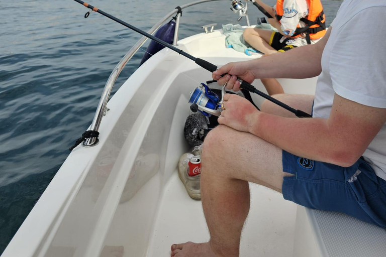 Fuengirola: Salida de Pesca con Bebidas y Material