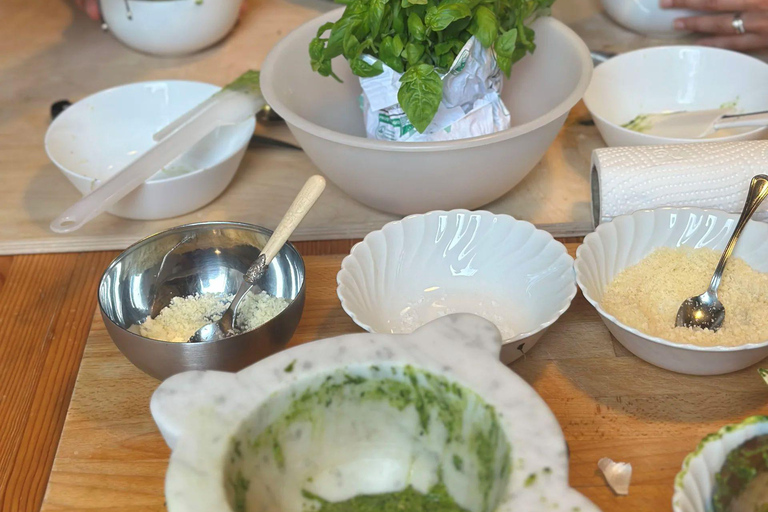 Genoa: Pesto and Focaccia Cooking Class with Prosecco