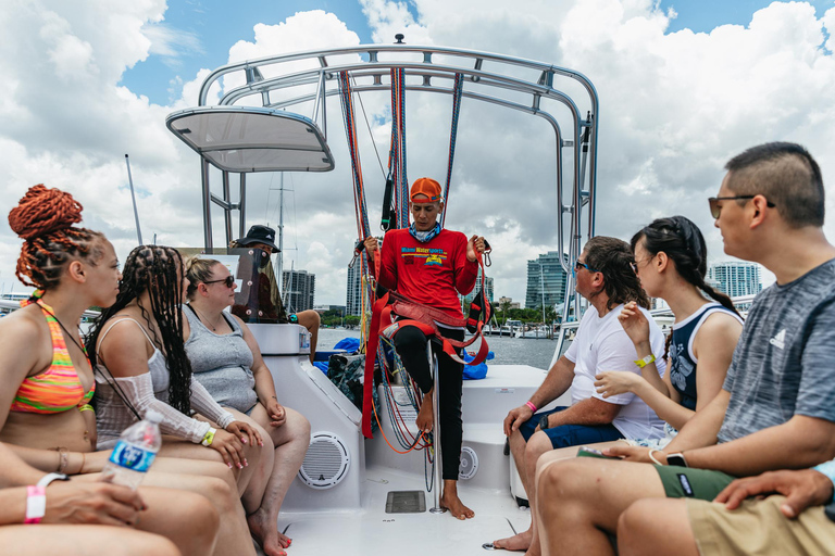 Miami: Parasailing-Erlebnis in der Biscayne BayMiami: Parasailing-Fahrt (Extra $50+Steuer fällig beim Check-in)