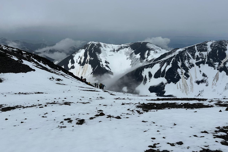 Baku: 7-Day Bazarduzu Peak Trekking Tour with Guide