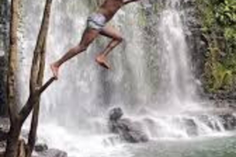 Nairobi: Kerurumo Waterfalls Day Trip with Picnic