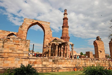 Excursão particular de 1 dia ou de meio dia pela cidade de Nova Délhi e pela cidade antigaTour guiado na cidade de Old Delhi, com tudo incluído, de carro