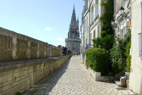 La Rochelle: Siege of La Rochelle Guided Walking Tour