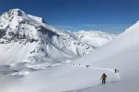 Vialattea: Giornata di sci alpinismo in montagne straordinarie