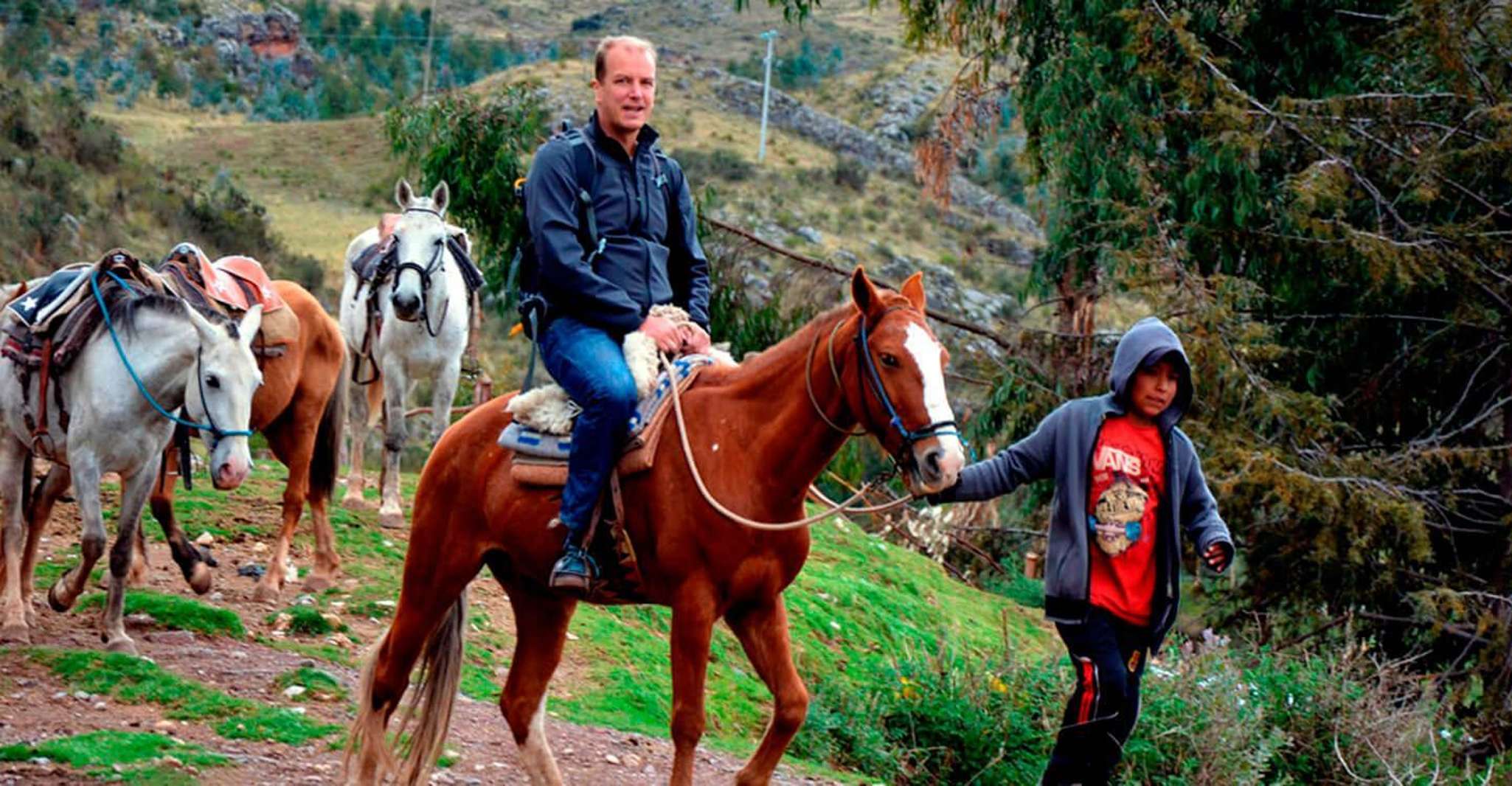 CUSCO, Horseback Ride through the Archaeological Zone - Hizvo