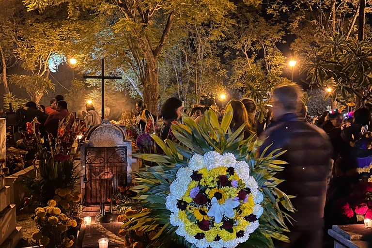 Among Flowers and Candles: A Tour of Oaxaca's Cemeteries Between Flowers and Candles: A Tour of Oaxaca's Cemeteries