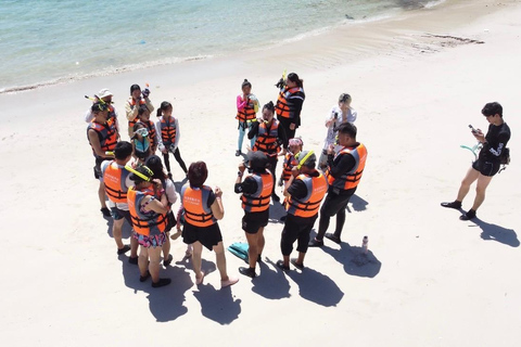 Hong Kong Sai Kung Full Day Snorkelling and Beach Yacht Tour