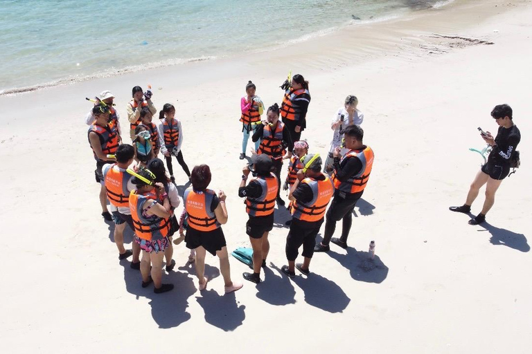Hong Kong Sai Kung Full Day Snorkelling and Beach Yacht Tour