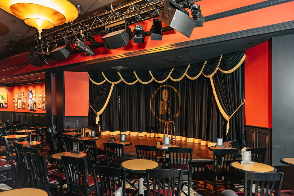 Las Vegas Strip: Brad Garretts Comedy Club på MGM Grand | GetYourGuide