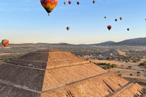 BalloonFlight and TeotihuacanTour w/Breakfast fromMexicoCity Balloon Flight Only