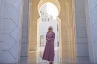 Da Dubai, Abu Dhabi Sheikh Zayed Mosque Guided Tour - Housity