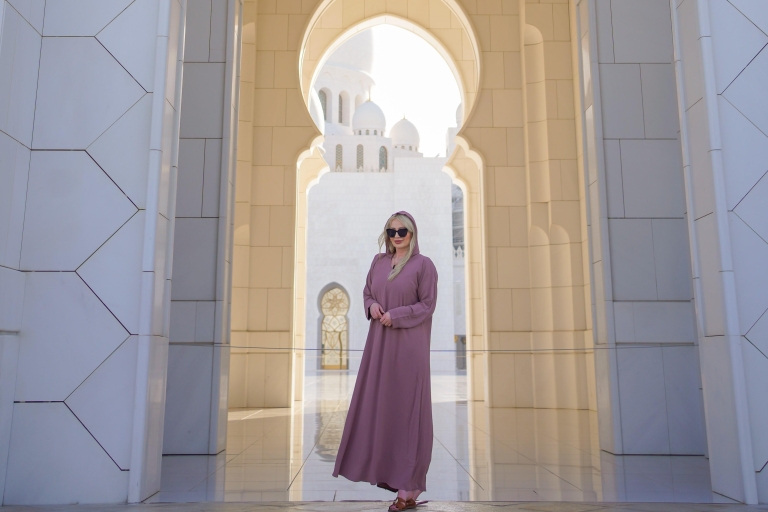 Desde Dubái: tour de la mezquita Sheikh Zayed en Abu DabiTour compartido de medio día en inglés