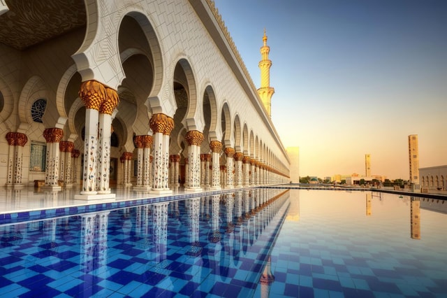 From Dubai: Abu Dhabi Mosque, Palace, Islands, Heritage Tour