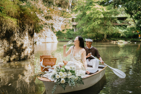Ubud: Romantic Picnic on a Wooden Boat with Sparkling Wine