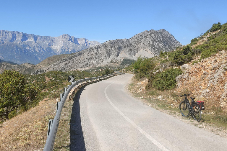 Passeio de bicicleta pela Albânia