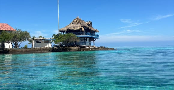 Sightseeing tour of the Rosario Islands (snorkeling, lunch and raccoons)