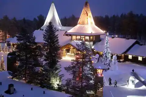 Petite randonnée et visite combinée du village du Père Noël